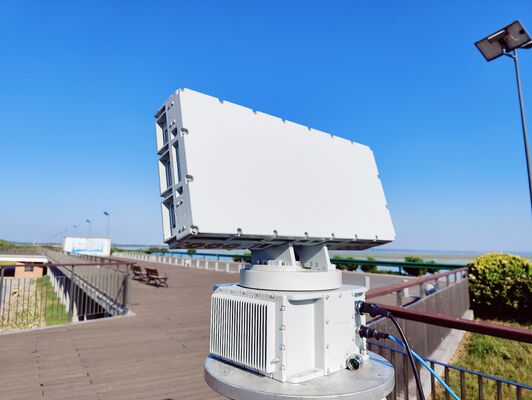 دستگاه ضد هواپیماهای بدون سرنشین که رادار نظارت بر هدف در ارتفاع پایین را ارائه می دهد